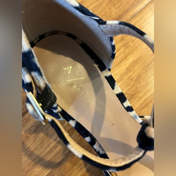 Anthropologie Blue and Gold/Tan Abstract Velvet Heels - Picture 4 of 8